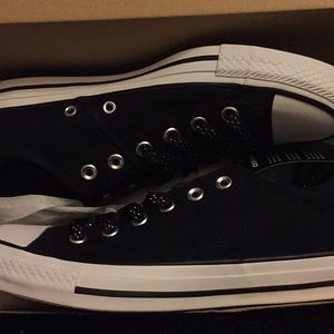 Black converse w/glitter